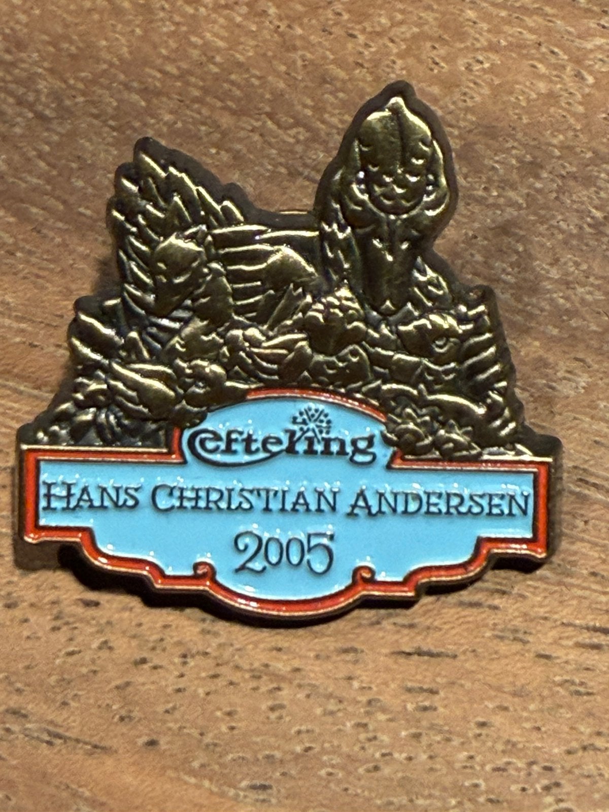 Efteling pin Hans Christiaan Andersom 2005, Verzamelen, Efteling, Ophalen of Verzenden, Zo goed als nieuw, Button of Speldje