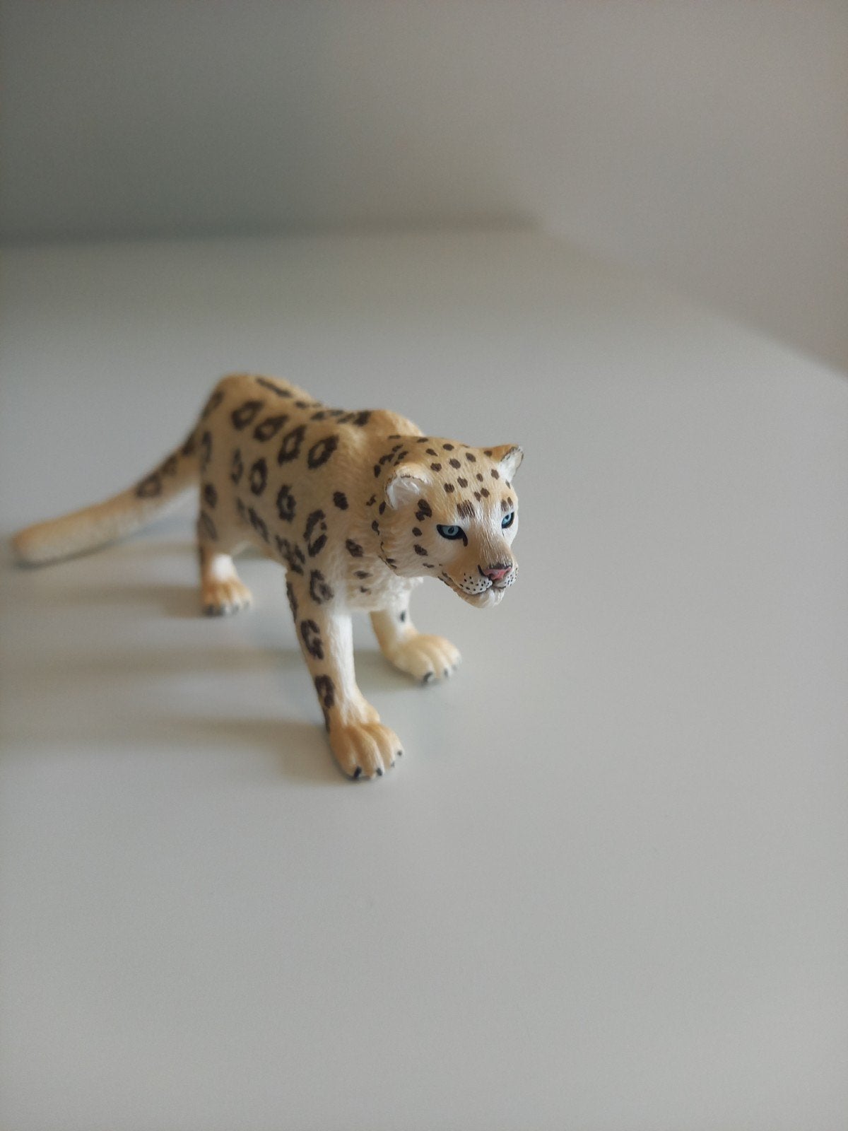 Schleich sneeuwluipaard, Ophalen of Verzenden, Zo goed als nieuw, Hond of Kat, Beeldje of Figuurtje