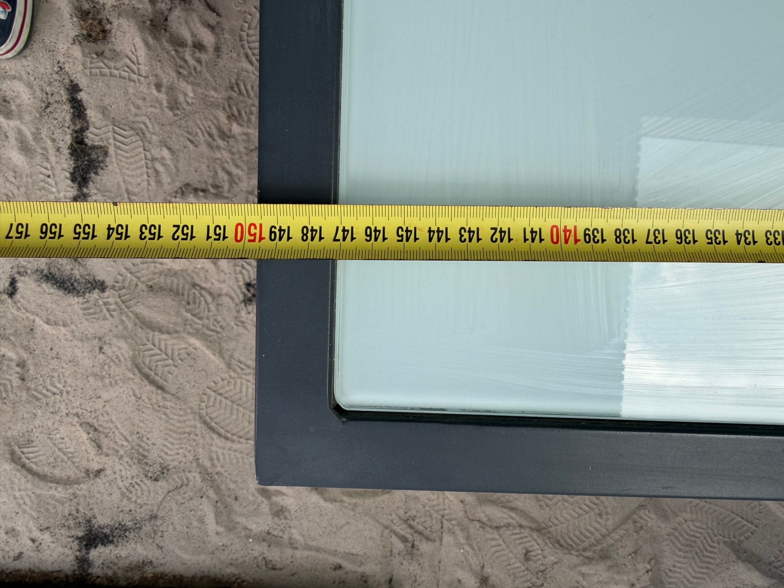 Moderne tuintafel met glazen blad - 150x90 cm, Ophalen, Zo goed als nieuw, Rechthoekig, Metaal