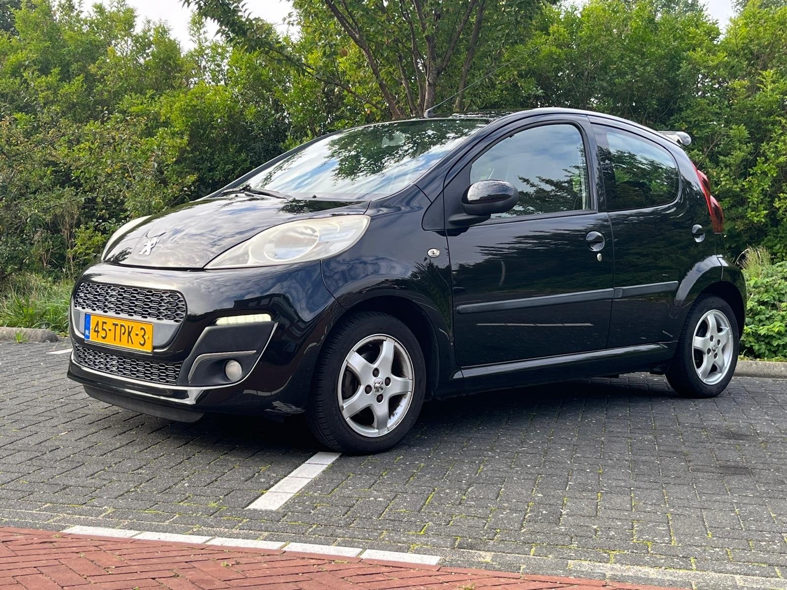 Peugeot 107 1.0 12V 5DR Automaat/AC/LMV/LED, Auto's, Stof, Zwart, 4 stoelen, Origineel Nederlands
