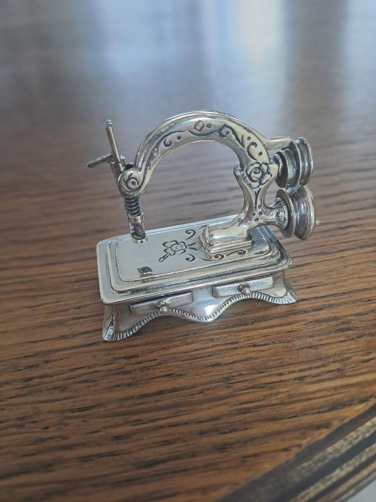 Miniatuur naaimachine 925  sterling zilver, Antiek en Kunst, Ophalen of Verzenden, Zilver