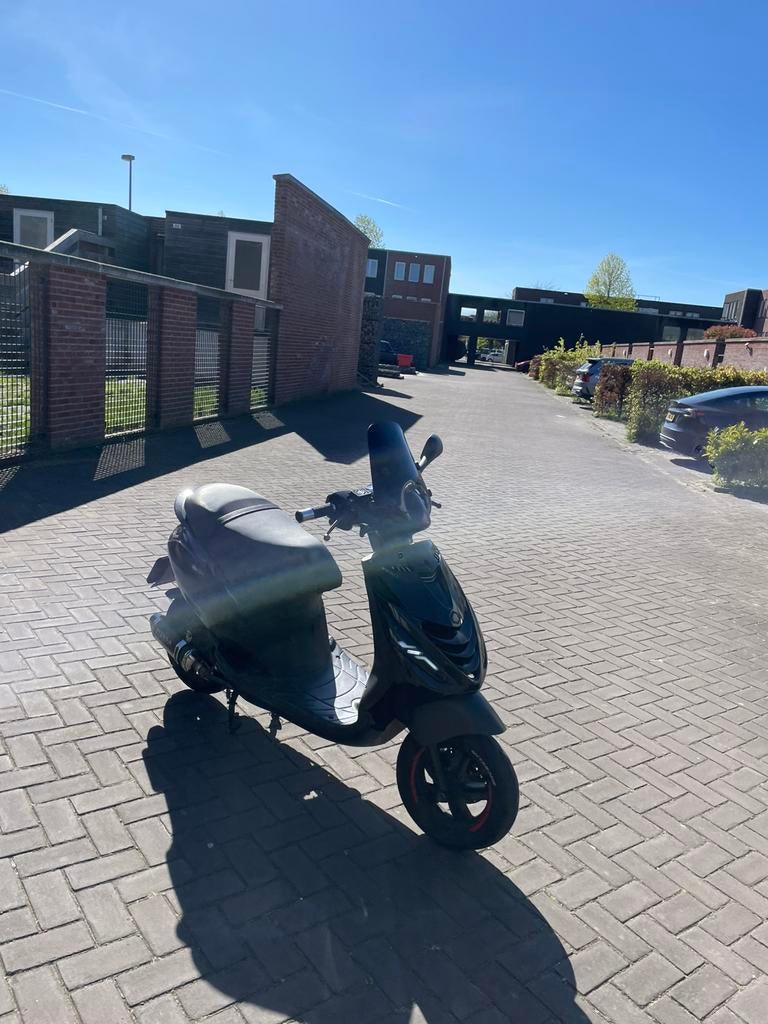 Zip 4T 2V SCHERP GEPRIJSD!, Fietsen en Brommers, Scooters | Piaggio, Zip, Ophalen of Verzenden, Zo goed als nieuw, Benzine