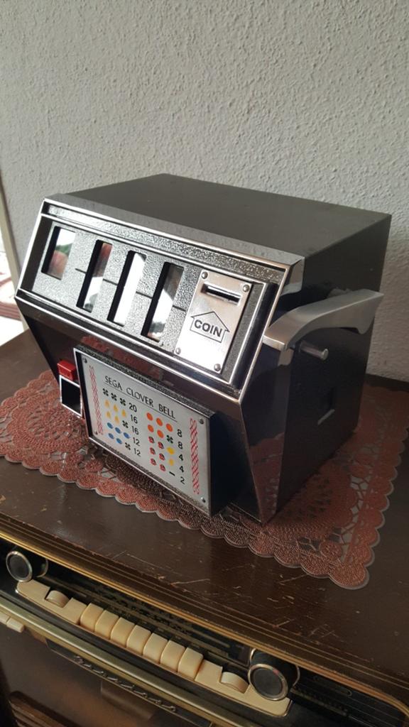 Mechanische gokkast, Verzamelen, Overige munten, Ophalen, Zo goed als nieuw, Met sleutels