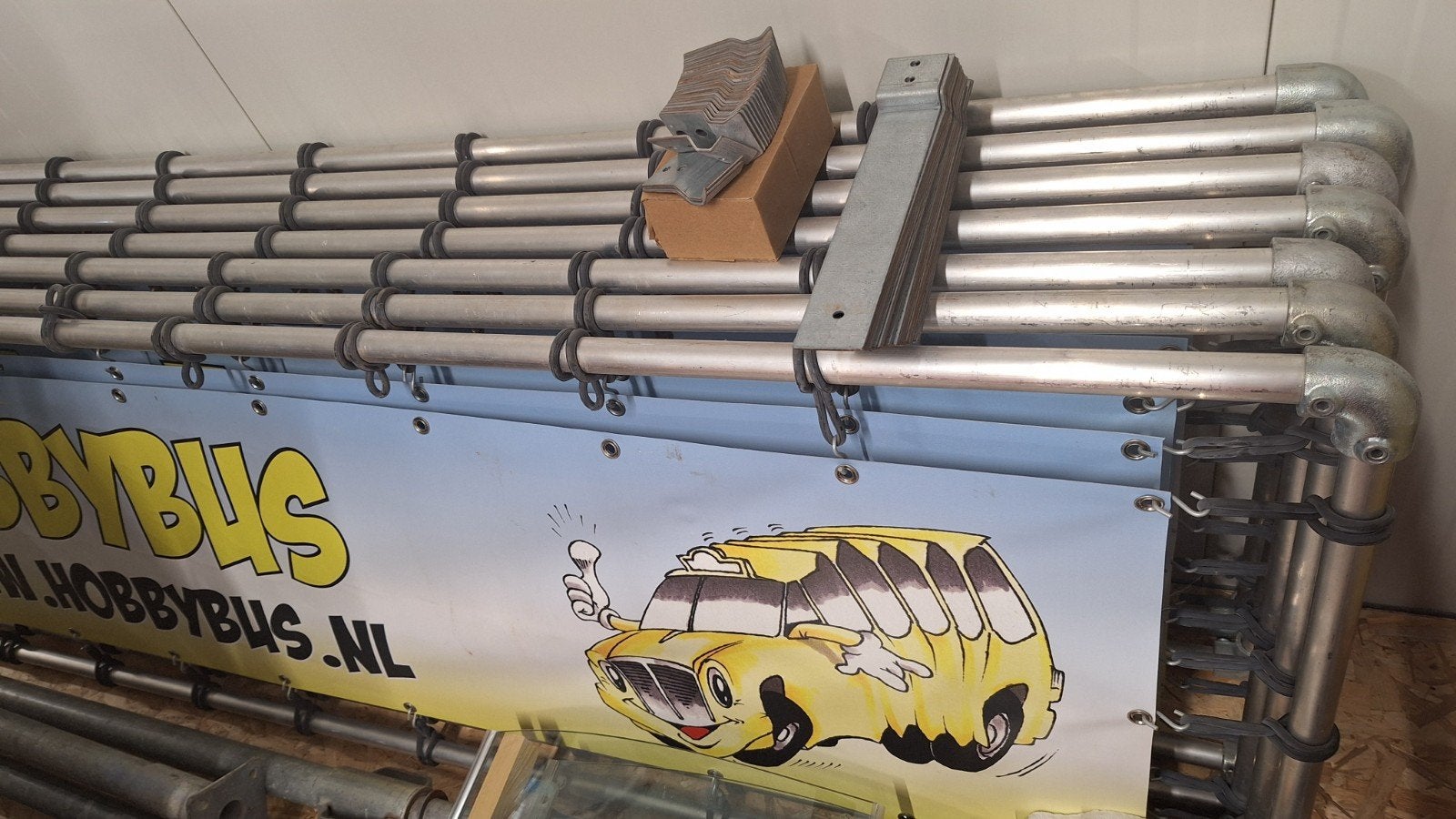 Banners, Ophalen