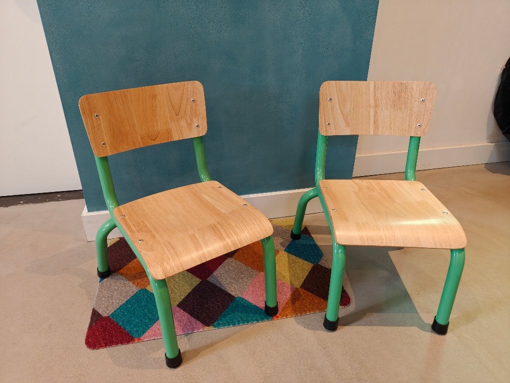 Twee stevige kinderstoelen, groen met hout, Kinderen en Baby's, Kinderstoelen, Ophalen, Gebruikt, Overige typen