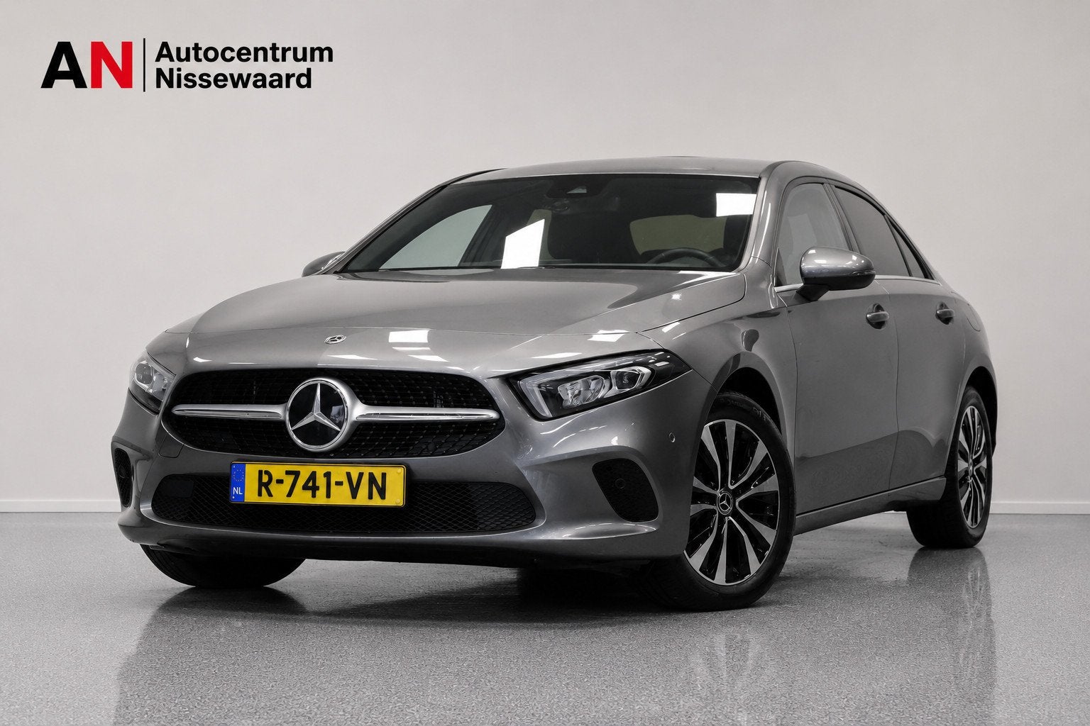 Mercedes-Benz A-klasse 250 e Business Line |Carplay|Trekhaak, Gebruikt, 15 kWh, Leder en Stof, Bedrijf
