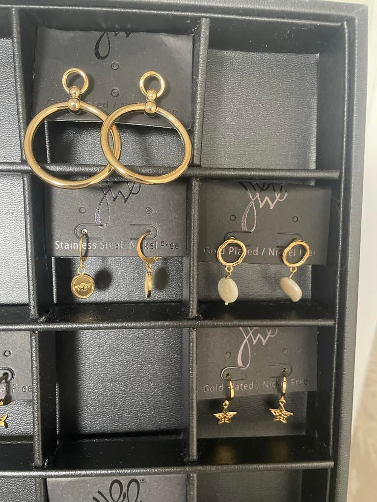Goudkleurige oorbellen display, Overige materialen, Hangers, Nieuw, Ophalen of Verzenden