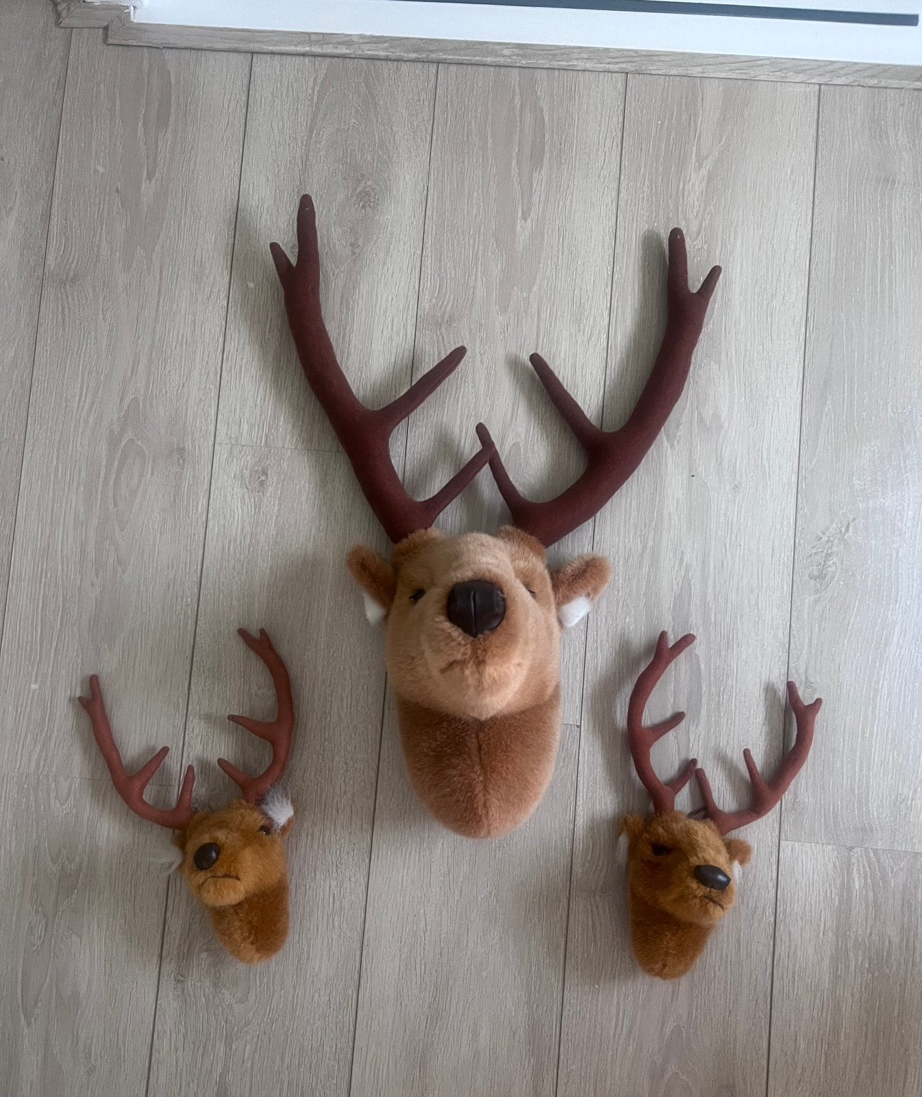 Hertenkop pluche groot plus 2 kleintjes, Ophalen of Verzenden, Zo goed als nieuw, Wanddecoratie