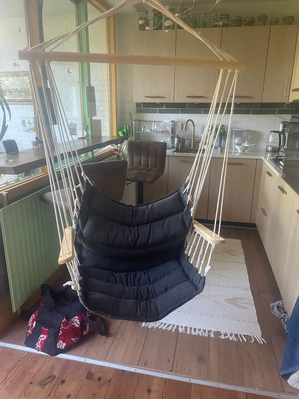 Comfortabele hangstoel met kussen, Binnen, Gebruikt, Ophalen of Verzenden, Met standaard