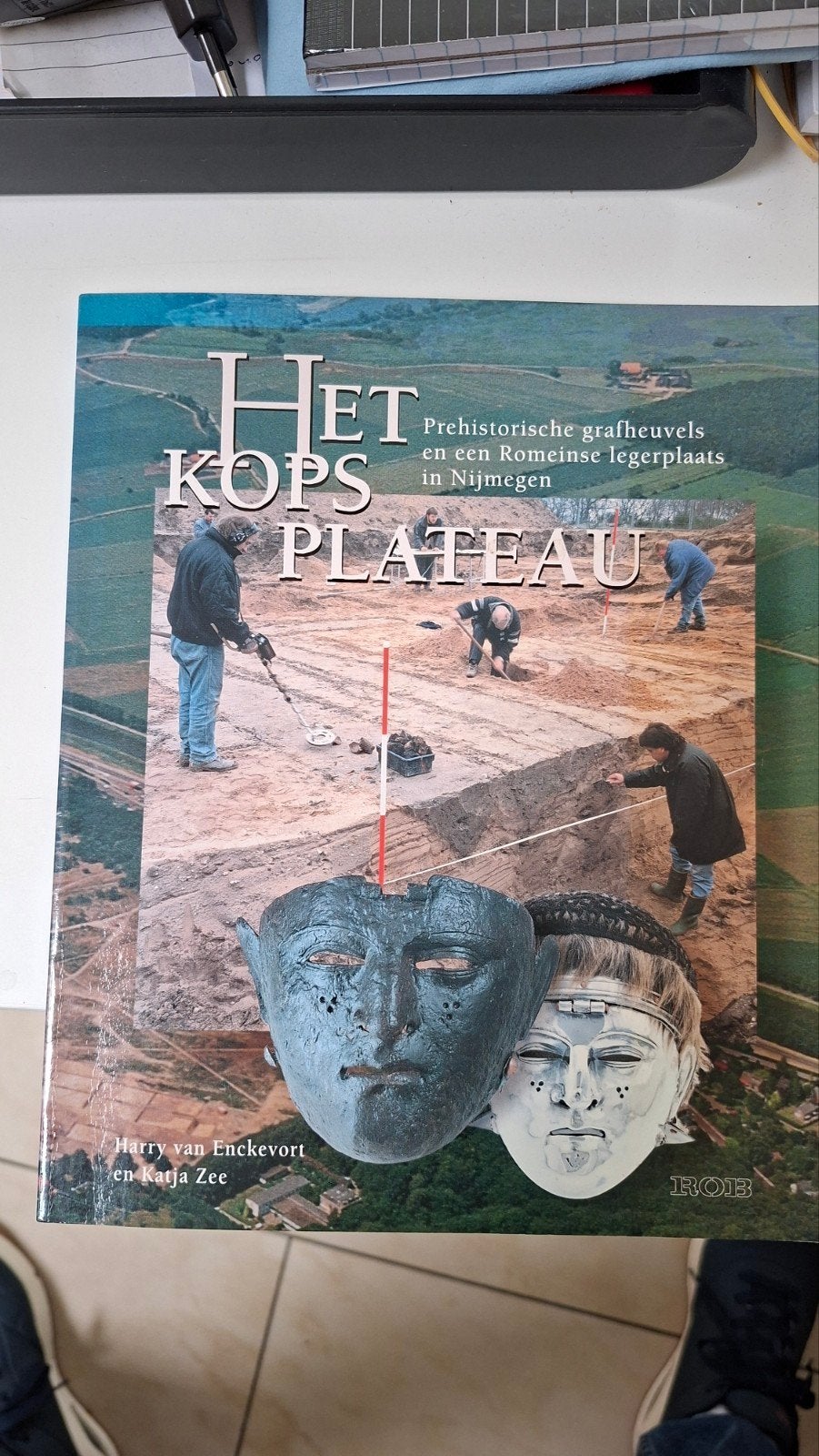 Het Kops Plateau: Prehistorie en Romeinen in Nijmegen, Harry van Enckevort en Katja Zee, Europa, Ophalen of Verzenden, 20e eeuw of later