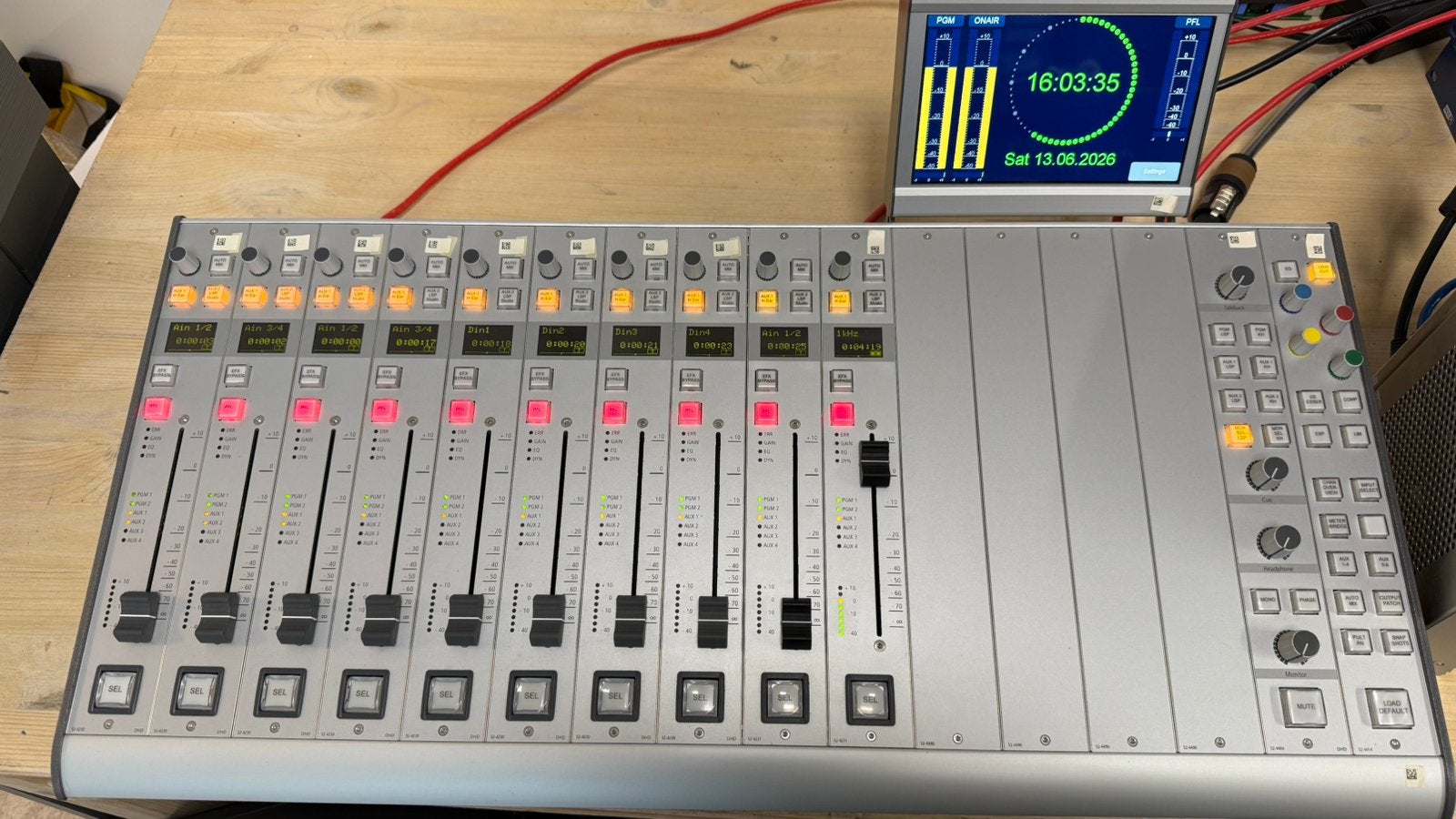 DHD 52/MX 10 kanaals compacte mixer incl TFT & core & IO, Muziek en Instrumenten, Mengpanelen, Ophalen, Zo goed als nieuw