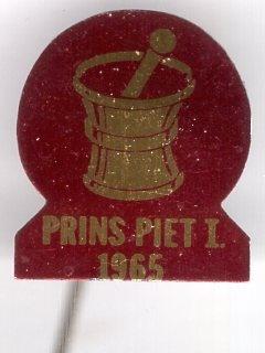 Prins Piet 1 1965 blik carnavals speldje ( Z_223 ), Verzenden, Nieuw, Stad of Land, Speldje of Pin