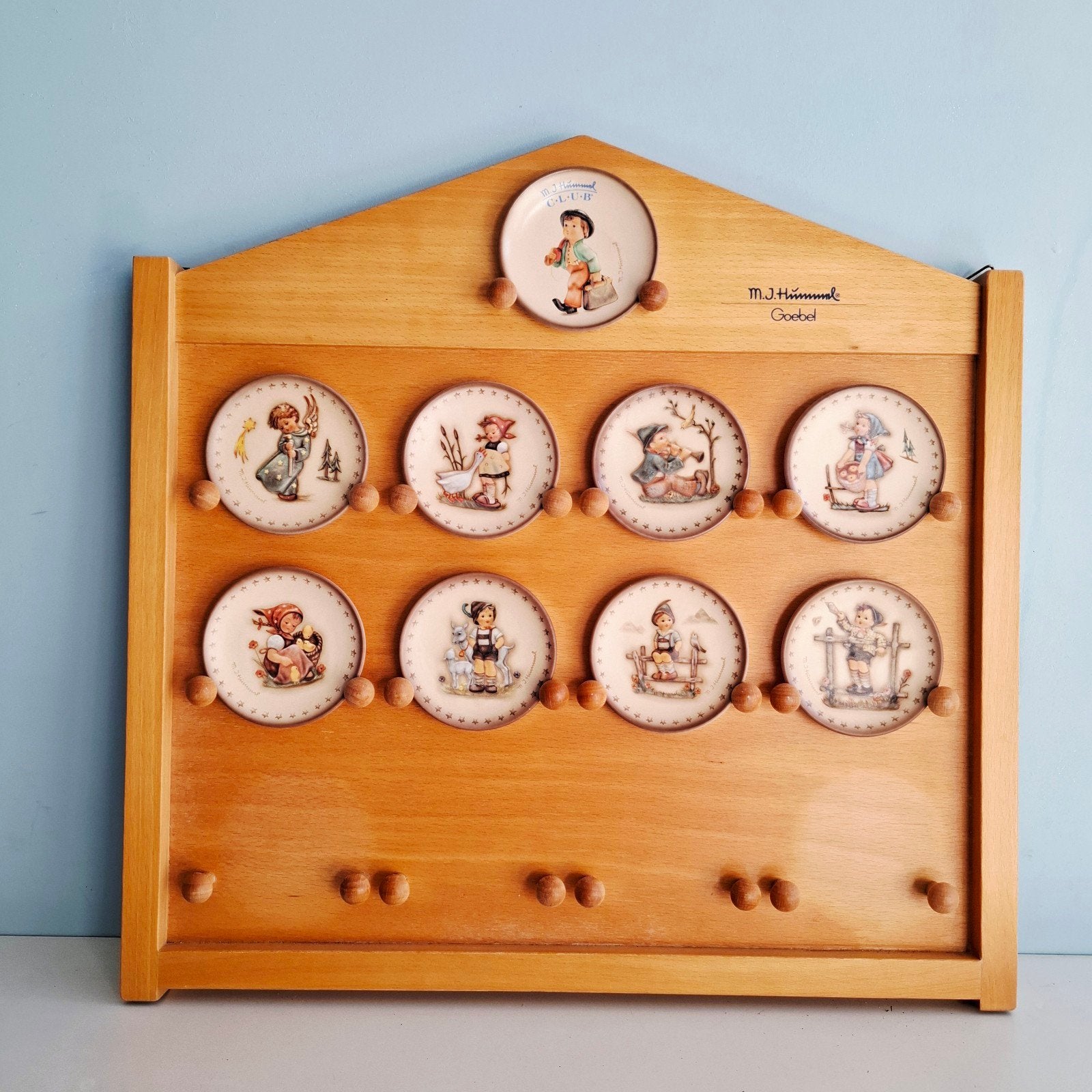 Hummel Goebel wandrek met 9 miniatuur jaarbordjes, Antiek en Kunst, Ophalen of Verzenden