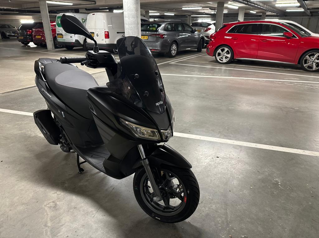 Aprilia SXR 50. 2026 model, 1ste eigenaar! 330km FABGARANTIE, Ophalen, Overige modellen, Zo goed als nieuw, Benzine