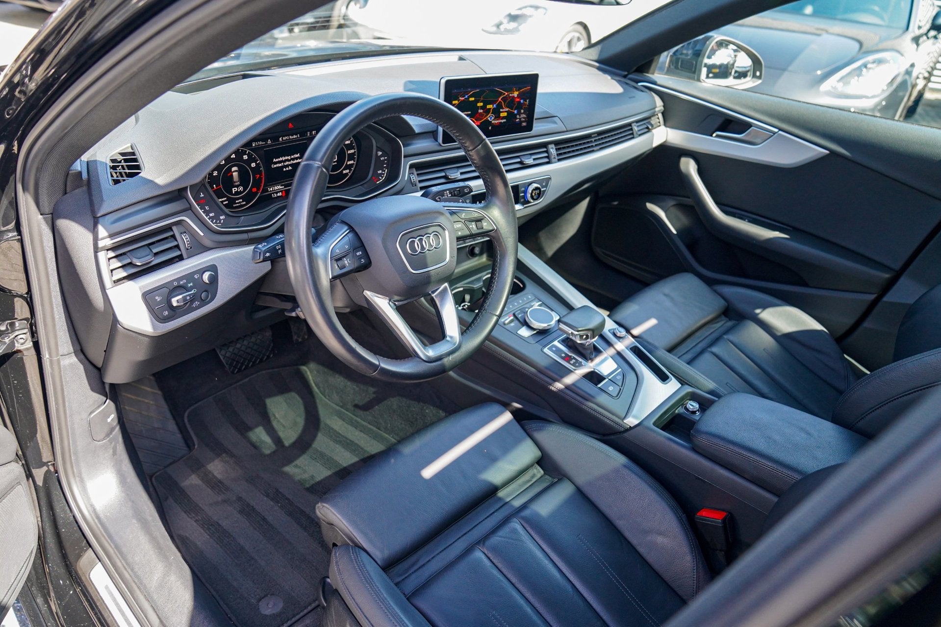 Audi A4 Avant 45 TFSI Sport S line black edition | Panorama, Gebruikt, 1984 cc, A4, Zwart