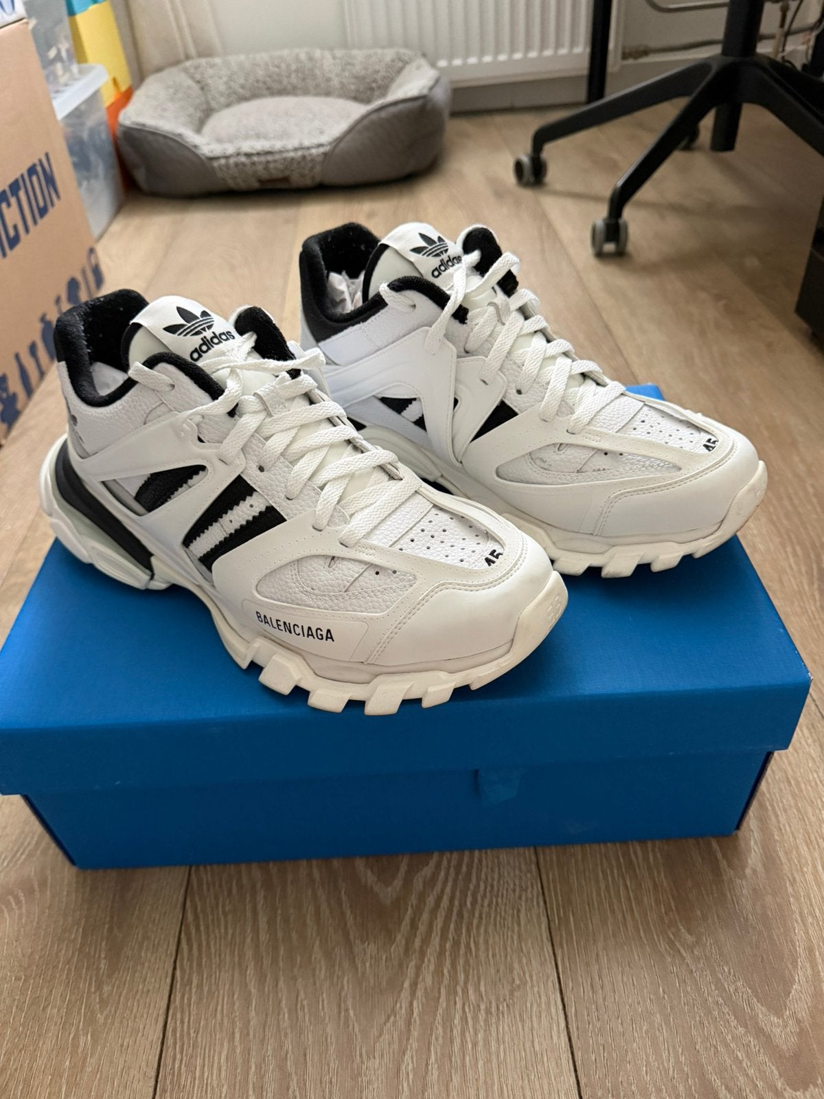 Balenciaga x Adidas Track Forum Low (741107 W3CZ1 9010), Zwart, Ophalen of Verzenden, Sneakers of Gympen, Zo goed als nieuw