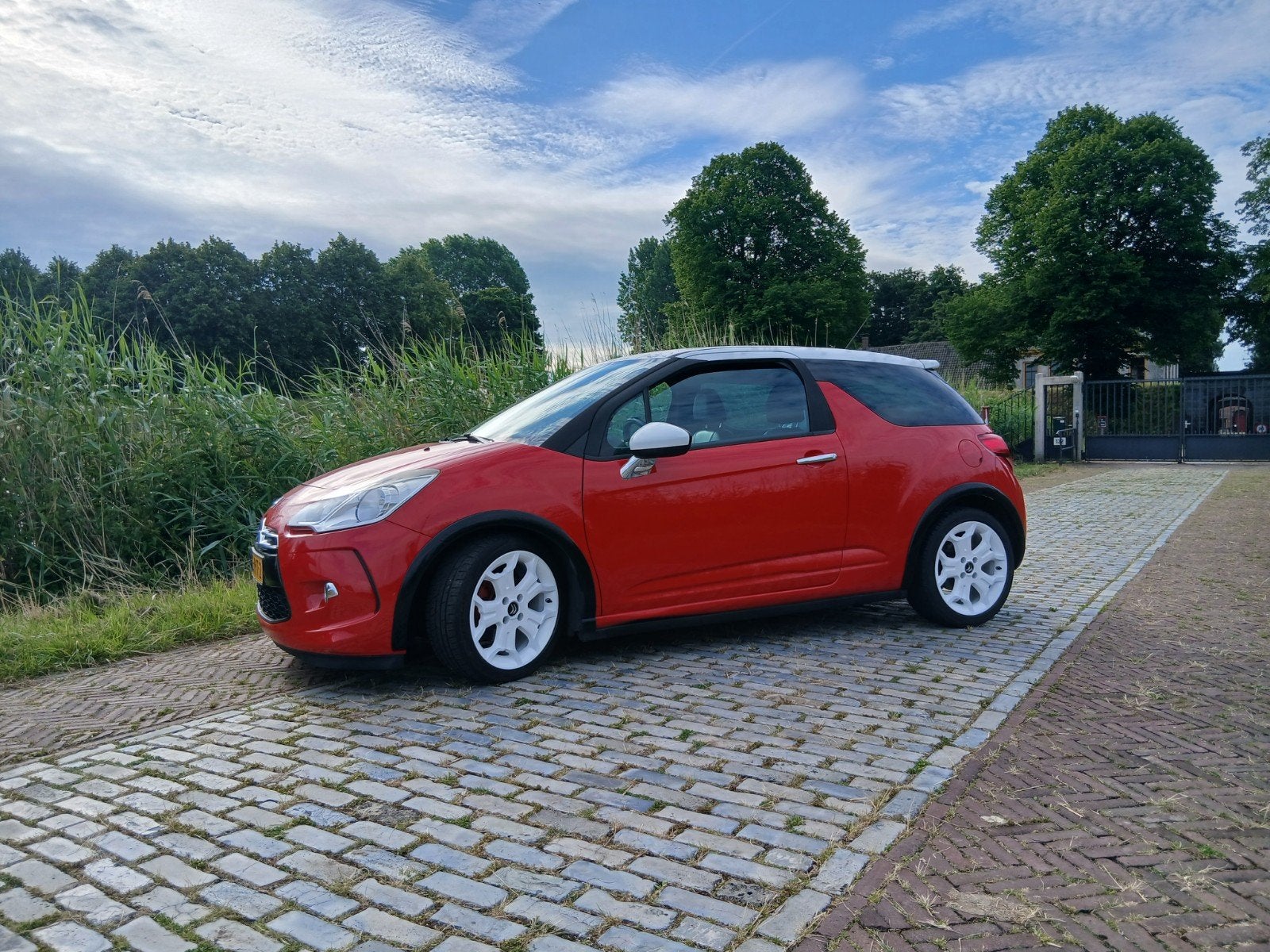 Voor de Liefhebbers Leuke Citroën DS3 1.6 THP 2011, Auto's, 15 km/l, Zwart, 49 €/maand, Handgeschakeld