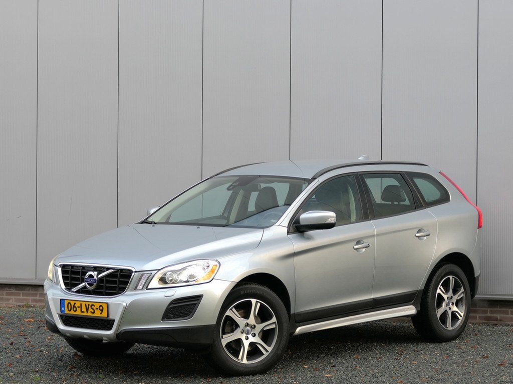 Volvo XC60 2.0T AUT Kinetic Xenon / Leer / Navi / Cruise con, Auto's, Volvo, Euro 5, Zwart, 4 cilinders, Automatische klimaatregeling