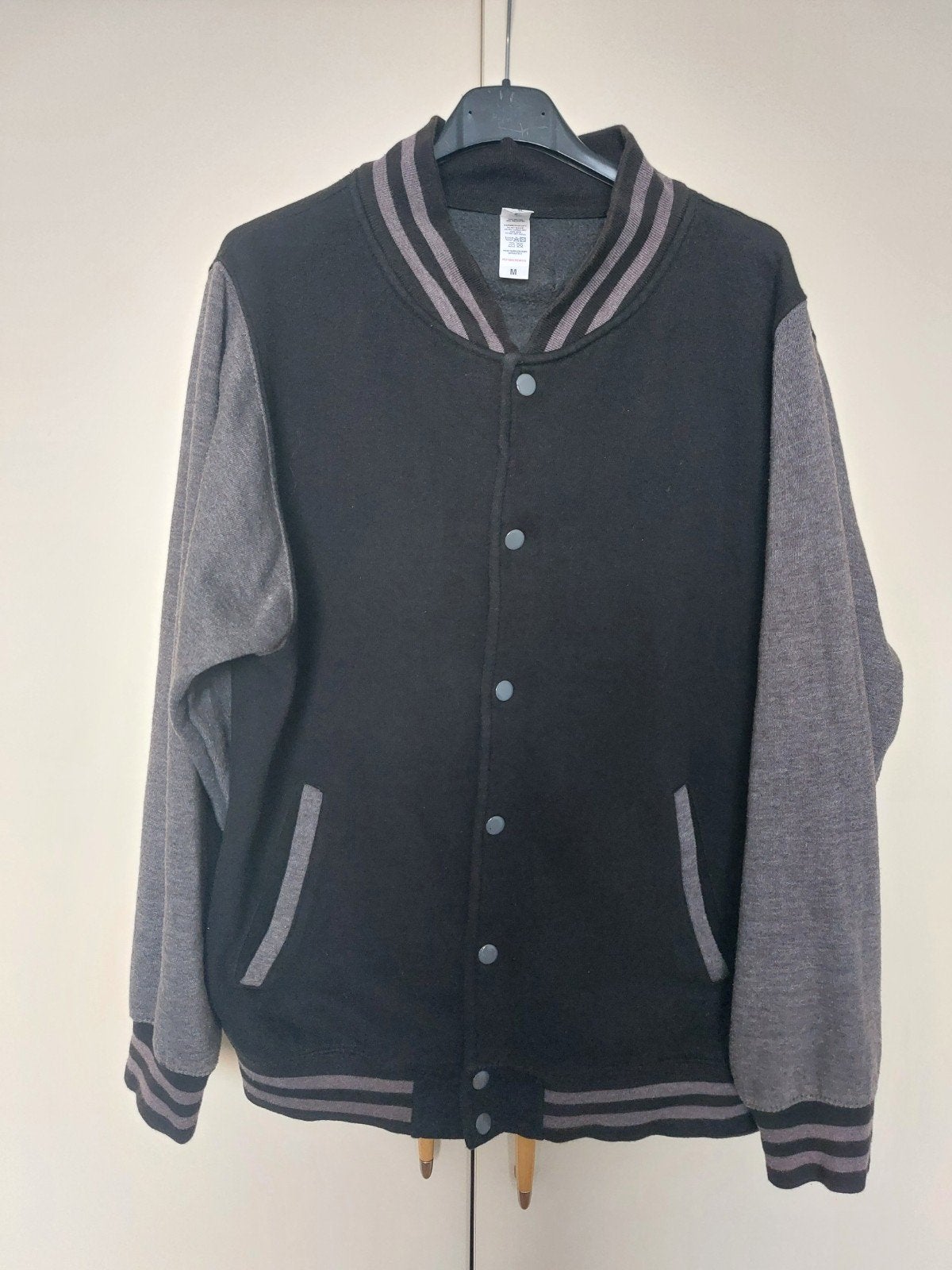 Stijlvol varsity jack - Zwart/Grijs - Maat M, Maat 48/50 (M), Just Hoods, Zwart, Ophalen of Verzenden