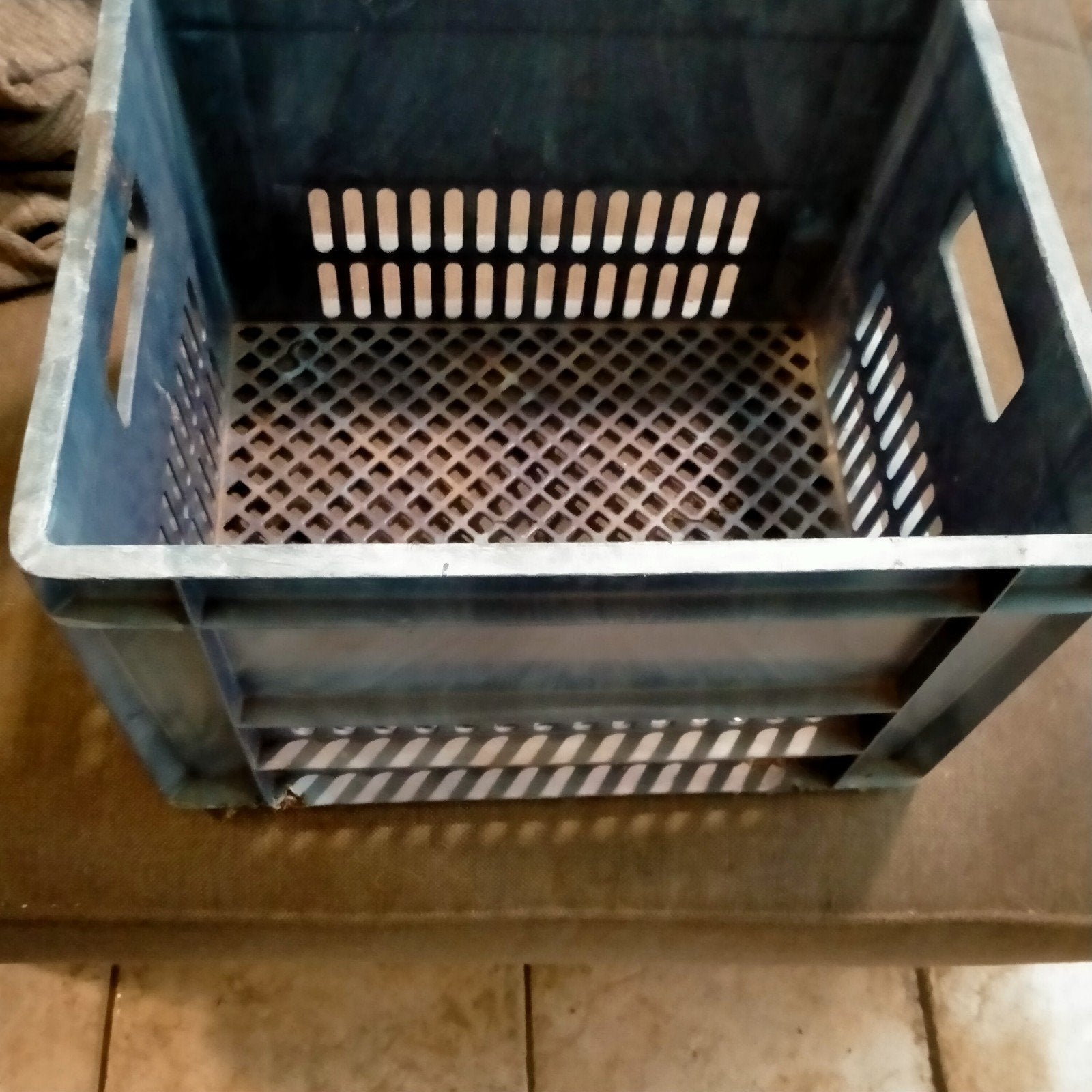 Stevige plastic krat - Ideaal voor opslag en transport, Doe-het-zelf en Verbouw, Gebruikt, 40 tot 60 cm, 50 tot 75 cm, Ophalen of Verzenden