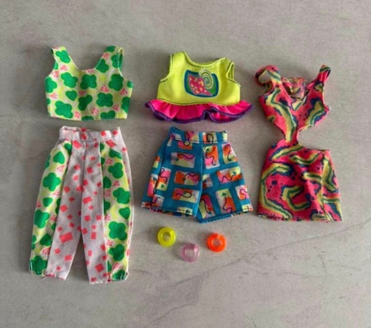 Barbie hawaii fun kleding jaren 90, Ophalen of Verzenden, Gebruikt, Kleertjes