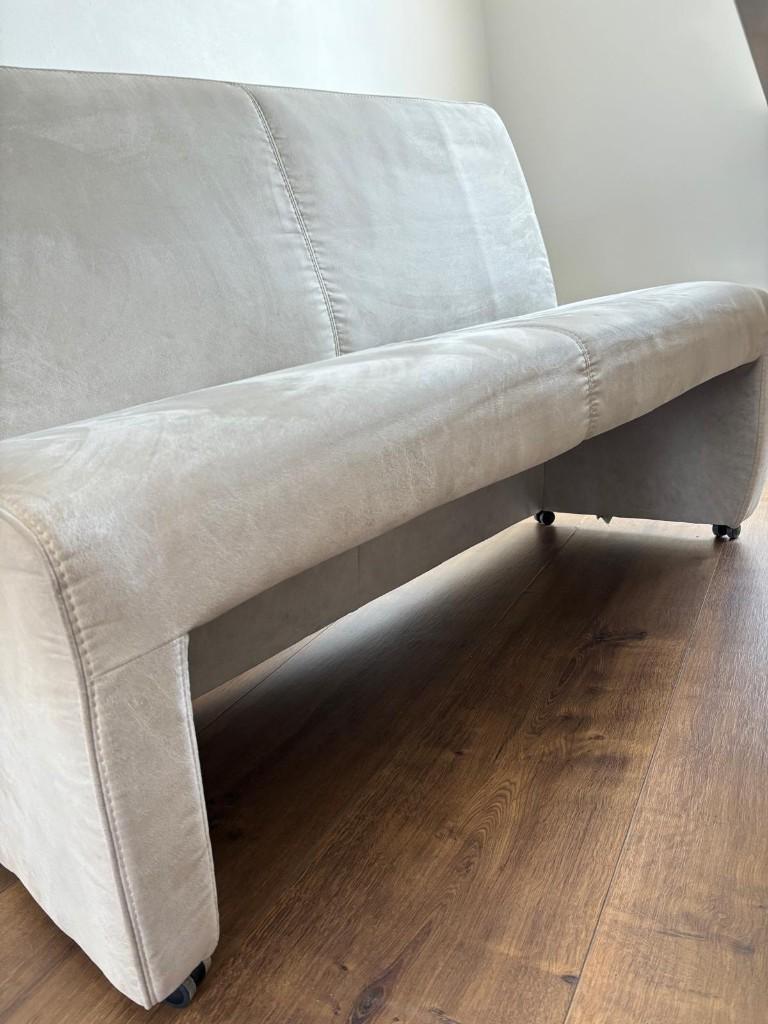 Pronto Wonen eetkamerbank – Grijze bank op wieltjes, Huis en Inrichting, Ophalen, Minder dan 75 cm, Tweepersoons, Zo goed als nieuw