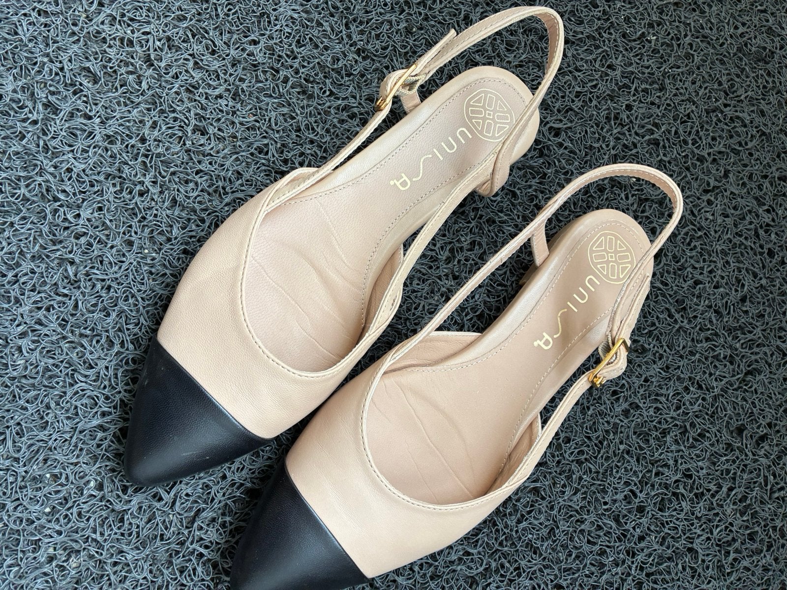 Unisa leren slingbacks mt 39 zgan beige/zwart, Verzenden, Zo goed als nieuw, Beige