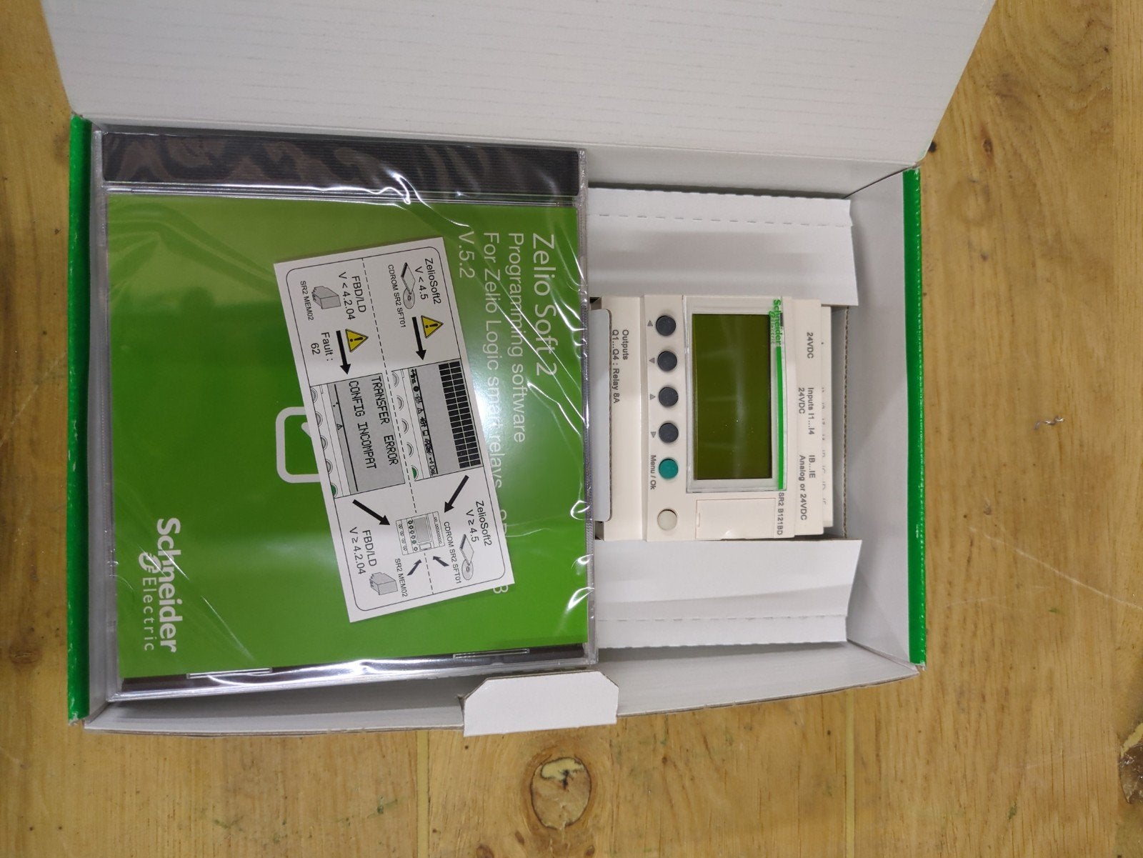 Schneider Electric Zelio Logic SR2 PACKBD PLC Starter Kit, Hobby en Vrije tijd, Elektronica-componenten, Ophalen of Verzenden