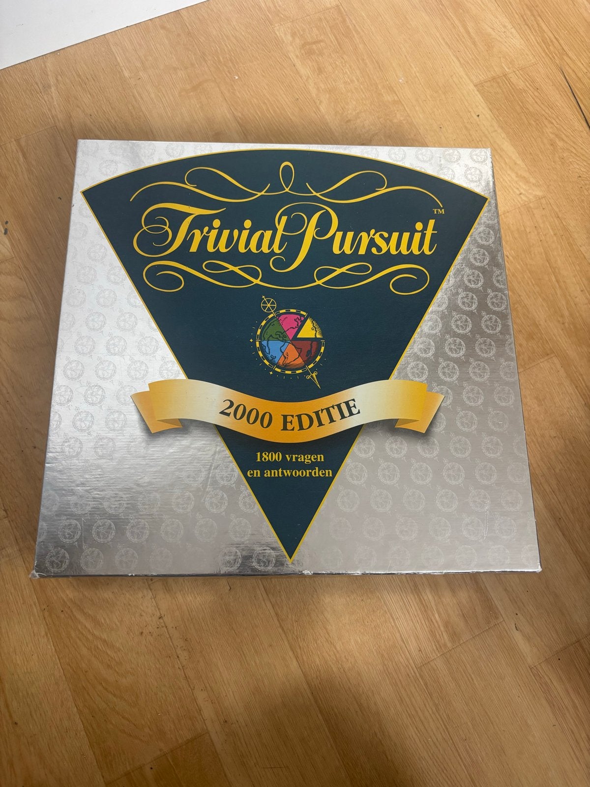 Trivial Pursuit 2000 Editie - Bordspel, Hobby en Vrije tijd, Gezelschapsspellen | Bordspellen, Drie of vier spelers, Ophalen of Verzenden