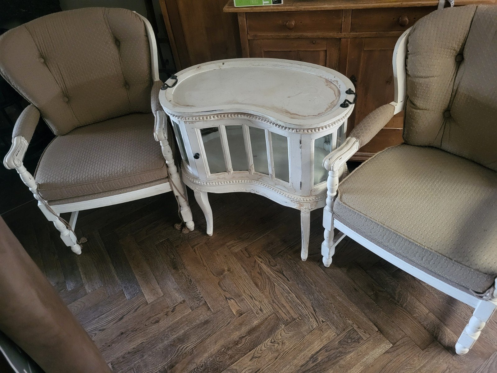 Brokante stoelen met theekastje met afneembaar blad, Ophalen