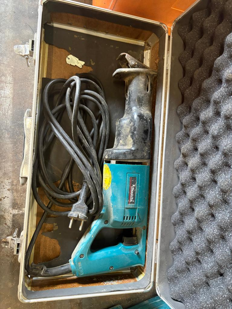 Makita JR3000V Reciprozaag - Krachtig en Betrouwbaar, Gebruikt, 70 mm of meer, 600 tot 1200 watt, Ophalen of Verzenden
