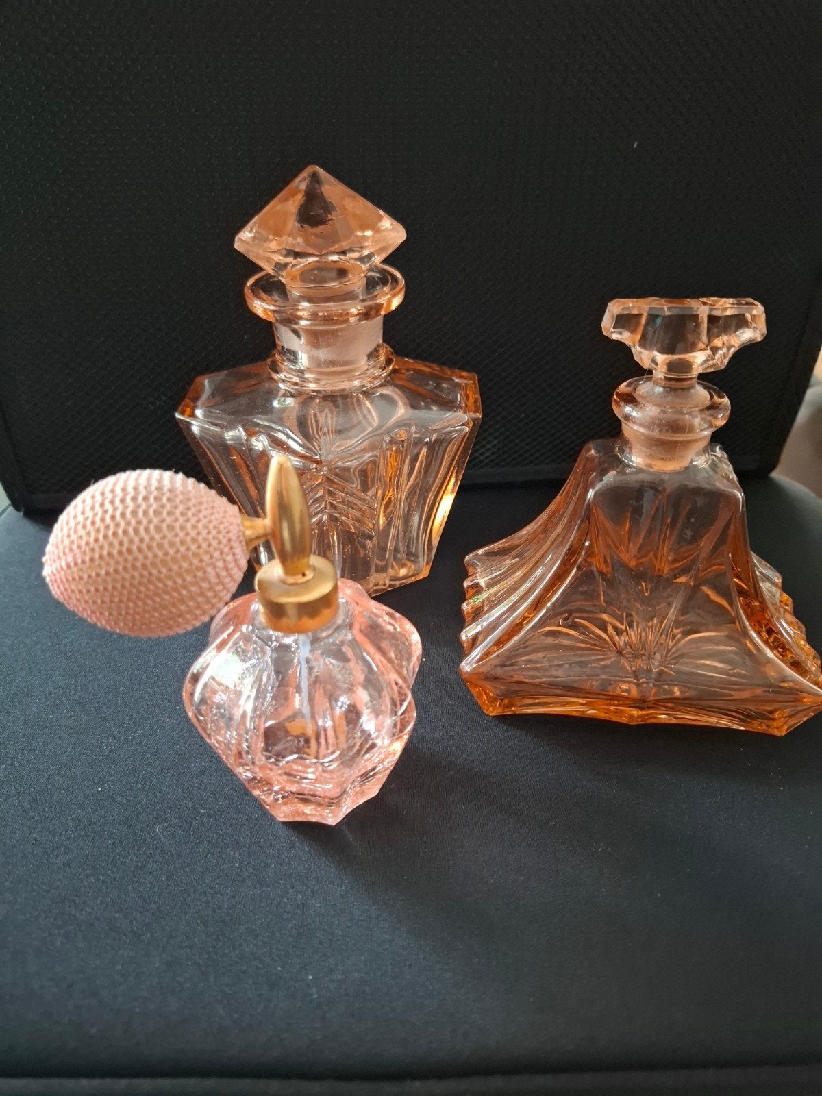Prachtige Set Vintage Roze Parfumflacons – Art Deco & Crackl, Ophalen of Verzenden, Zo goed als nieuw, Parfumfles