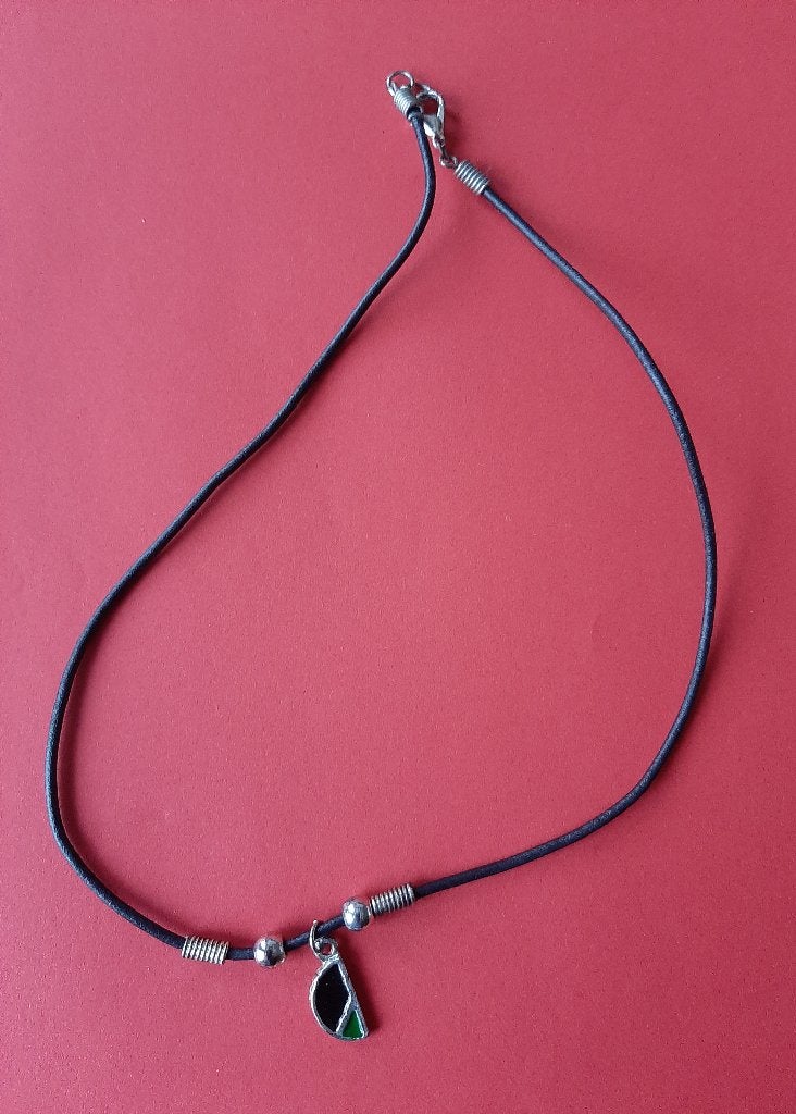 Leren Ketting met 2 Kralen en Zwart - Groene Hanger, Sieraden, Tassen en Uiterlijk, Kettingen, Ophalen, Zo goed als nieuw, Groen