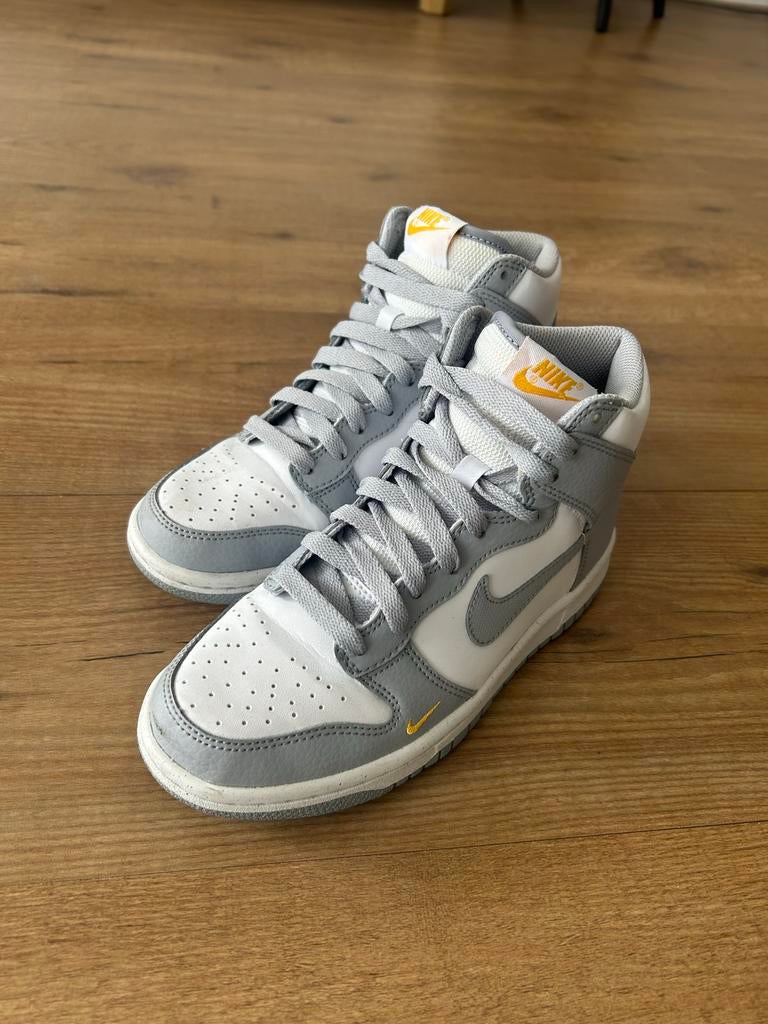 Nike Dunk High Sneakers - Grijs/Wit, Kleding | Dames, Schoenen, Ophalen of Verzenden, Grijs, Sneakers of Gympen, Zo goed als nieuw