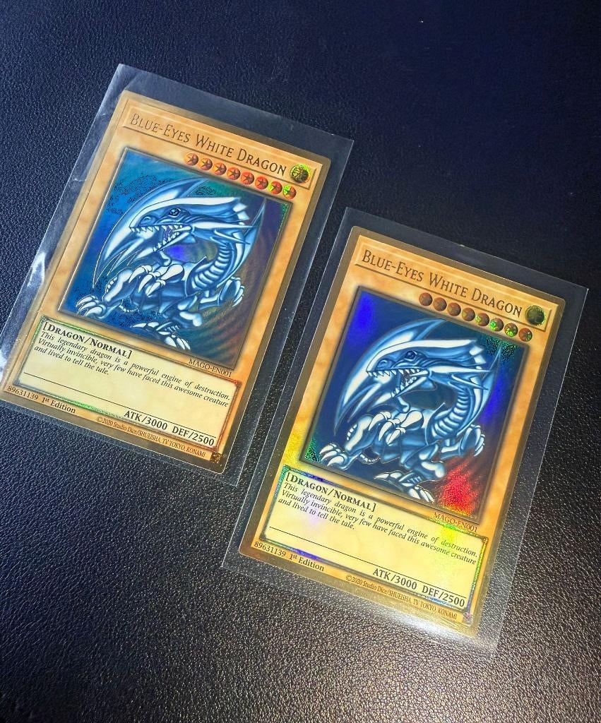 YuGiOh Blue Eyes White Dragon 1st Edition 2x, Ophalen of Verzenden, Zo goed als nieuw, Losse kaart, Foil