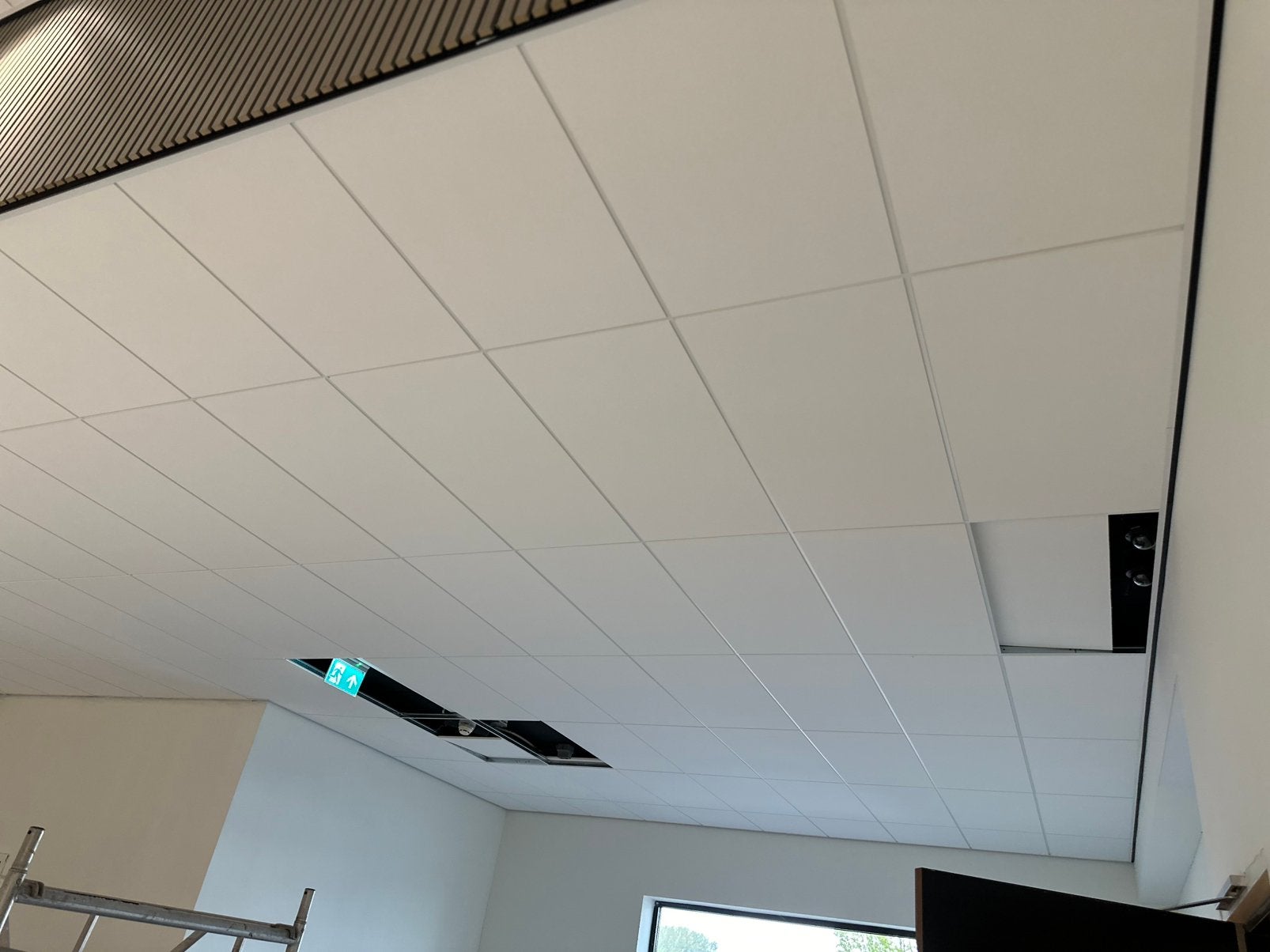 Wanden, Systeemplafonds & TV-wanden – Vakkundig Geplaatst, Doe-het-zelf en Verbouw, Hout en Planken, Gebruikt, Ophalen of Verzenden