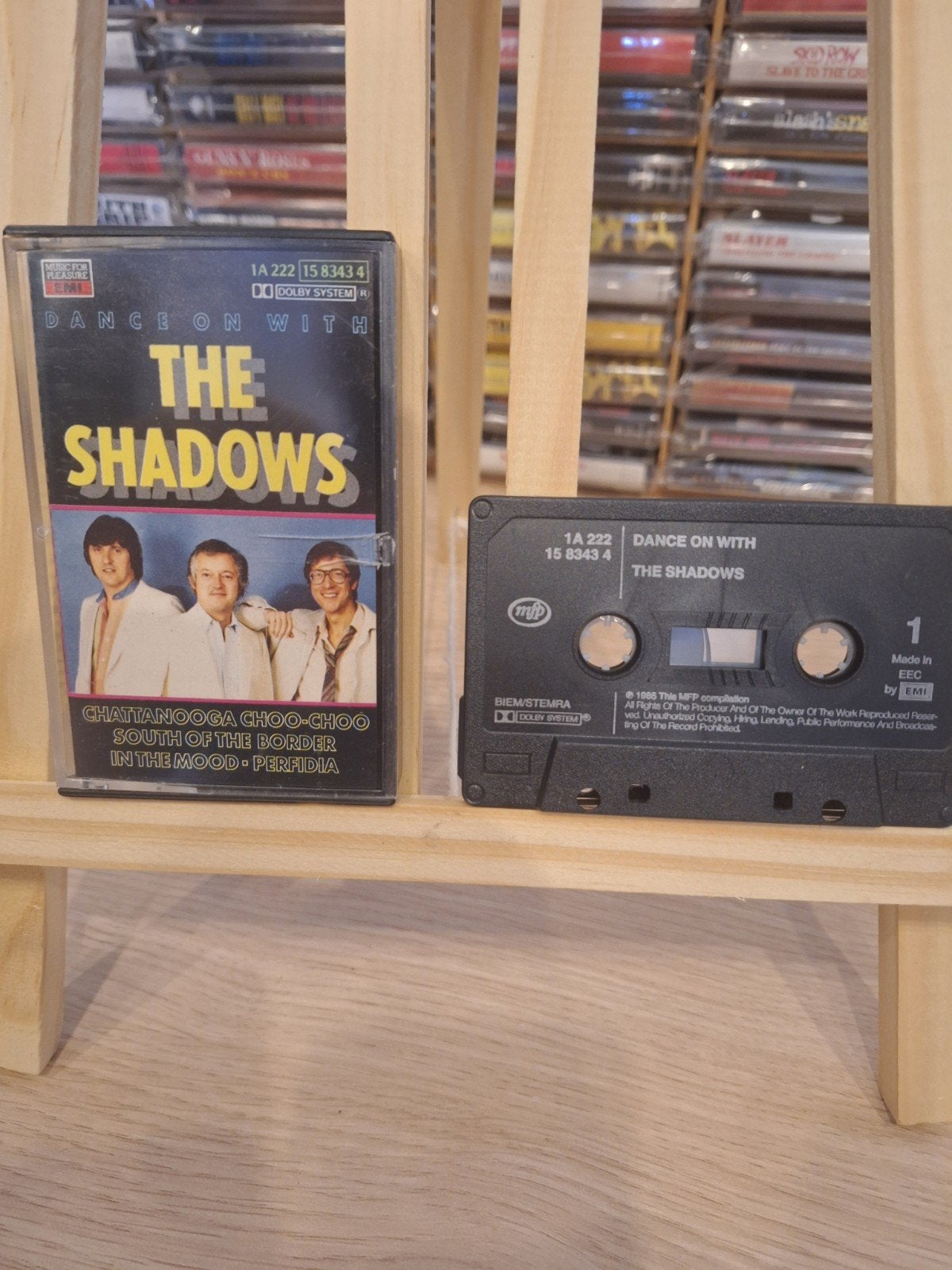 The Shadows - Dance On With (Cassette), Gebruikt, 1 bandje, Ophalen of Verzenden, Origineel