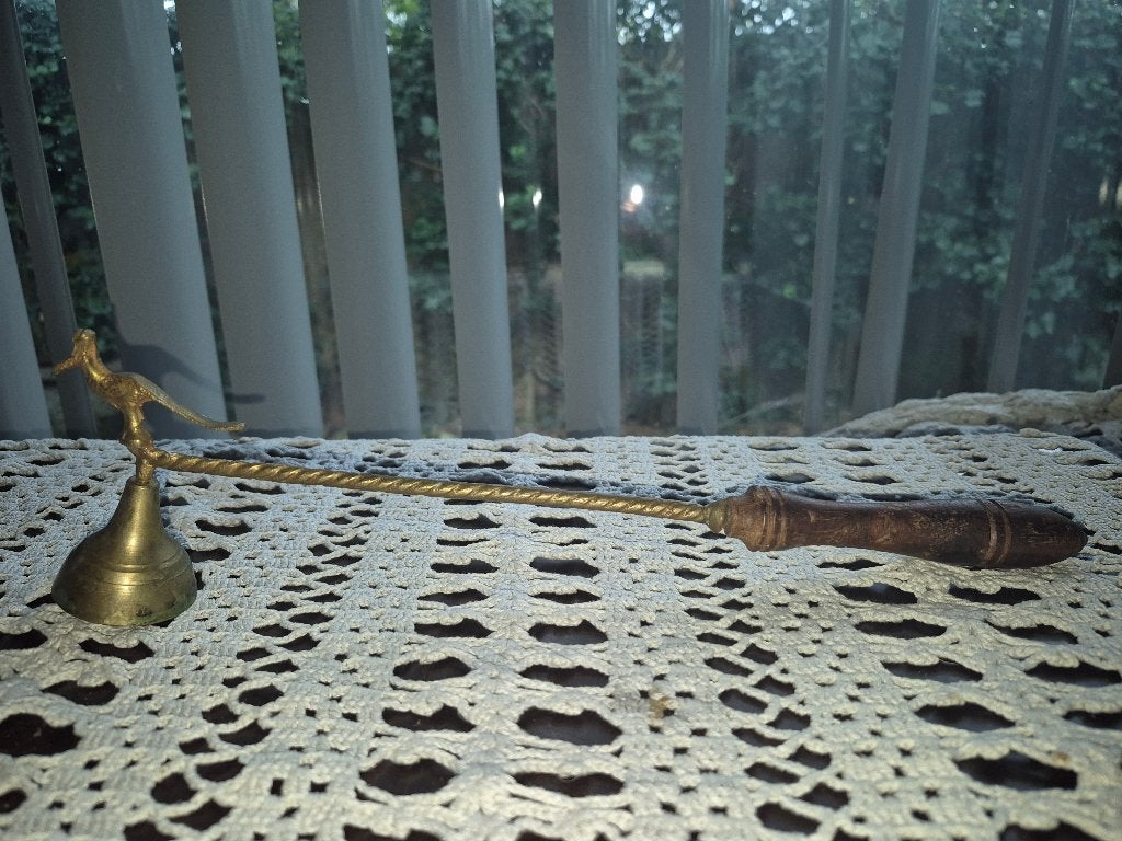 Vintage koperen kaarsendover met vogel en houten handvat, Huis en Inrichting, Overige materialen, Gebruikt, Overige merken, Overige typen