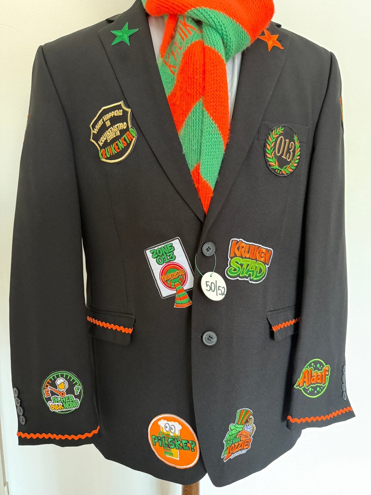 Kruikenstad jas Carnaval jas Tilburg, Kleding | Heren, Ophalen of Verzenden, Overige maten, Carnaval, Kleding