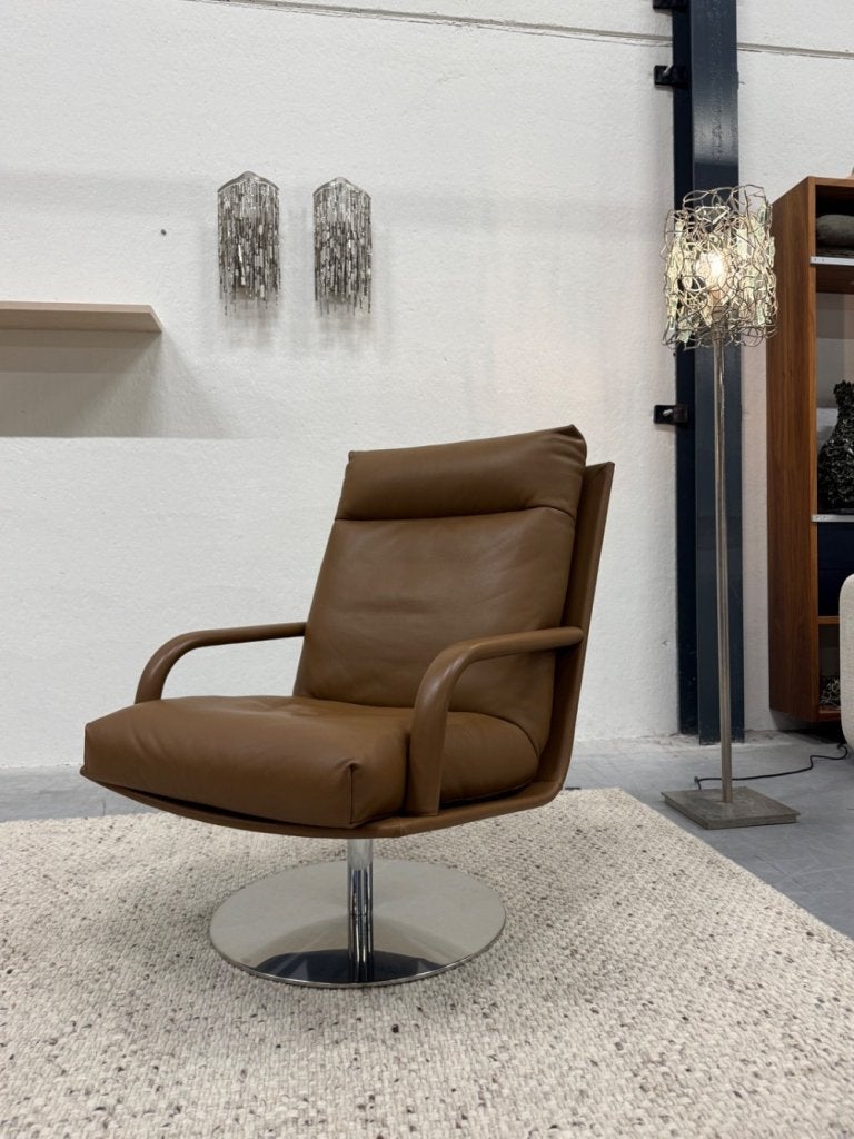 Showmodel Leolux Kudo Two Draaifauteuil Bruin leer Stoel, Leolux, Info@leolux.nl, Nieuw, Ophalen of Verzenden