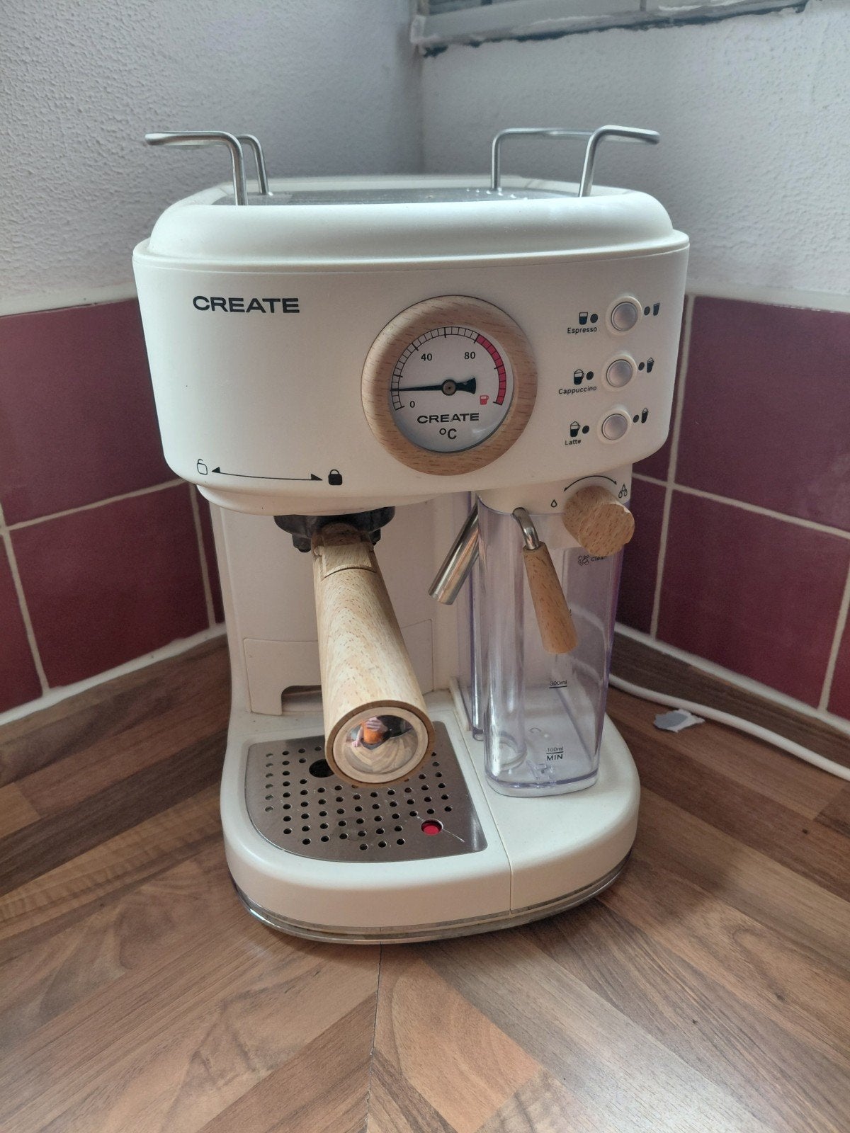 Goed werkende espressomachine voor cappuccino en latte, Witgoed en Apparatuur, Espresso apparaat, Gemalen koffie, Zo goed als nieuw