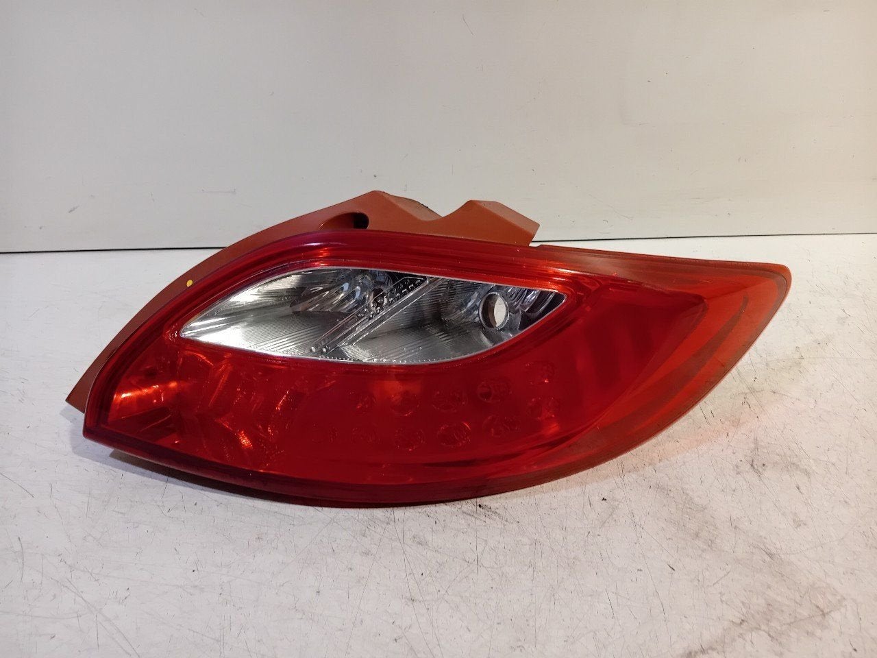 Achterlicht carrosserie rechts Mazda 2, Onderdelen@venauto.nl, Van der Ven Autorecycling B.V., Gebruikt, Ettenseweg 76, 4706 PB Roosendaal, The Netherlands