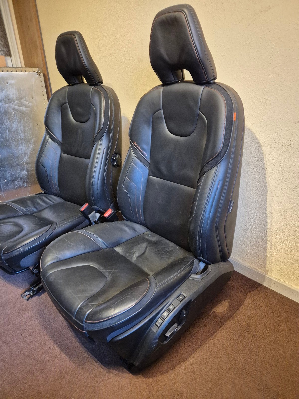 Volvo v40 ocean race zwart lederen interieur rode sticksels, Auto-onderdelen, Ophalen, Volvo