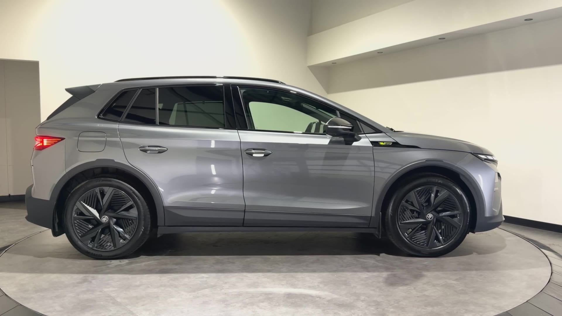Skoda Elroq 85X RS | ACC | Sportonderstel | Adaptief demping, Met garantie (alle), 24 min, 340 pk, Origineel Nederlands
