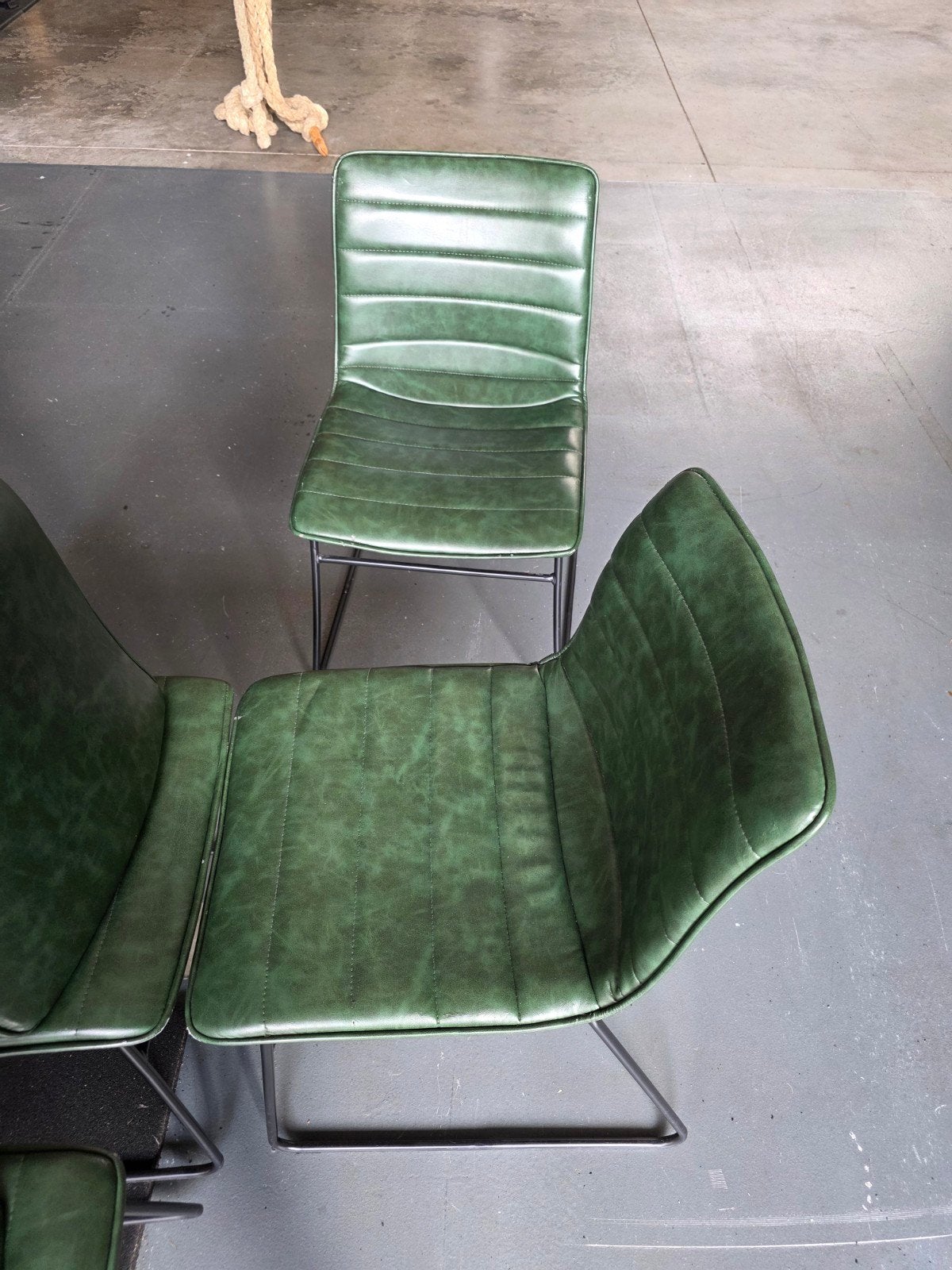 8 groene stoelen - gebruikt maar nog okay, Huis en Inrichting, Ophalen, Gebruikt, Overige kleuren, Vijf, Zes of meer stoelen