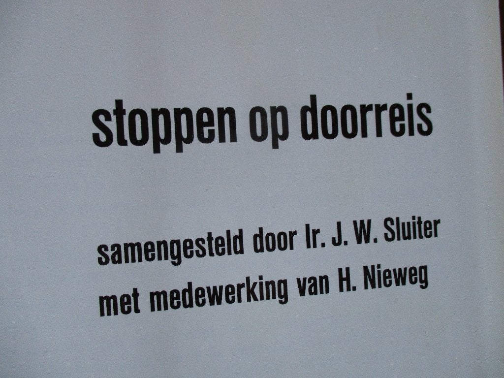 J. W. Sluiter  " Stoppen op doorreis", Ophalen of Verzenden, Gelezen, J. W. Sluiter, Trein