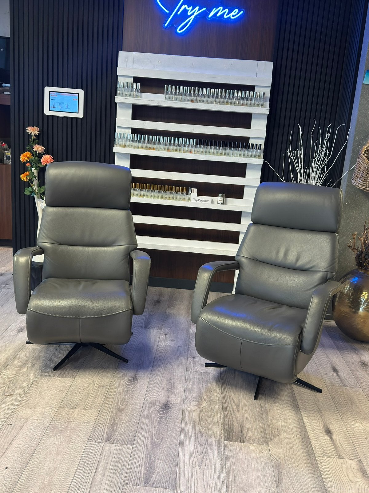 Relax stoelen Set Echt Leder met Accu 2 stoelen voor €995,-, Huis en Inrichting, Ophalen of Verzenden, Zo goed als nieuw, 75 tot 100 cm