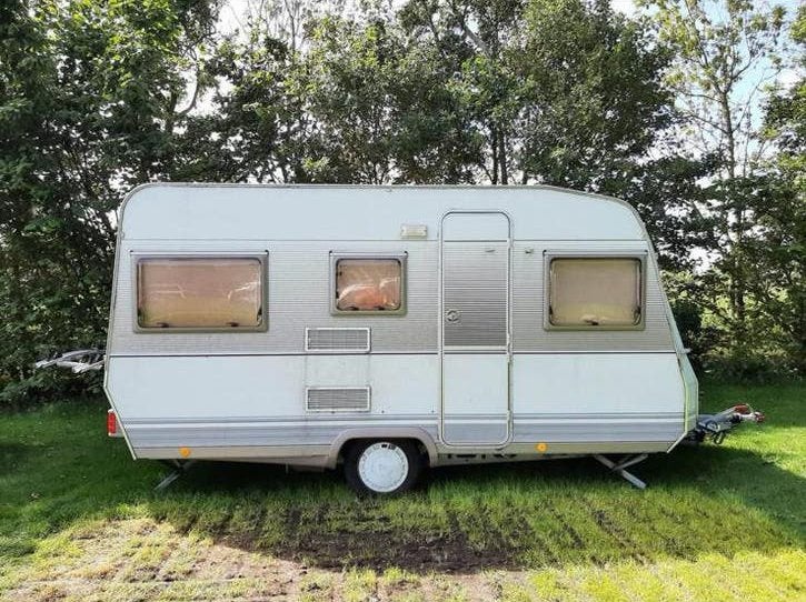 Mooie Dethleffs caravan te koop., 2 aparte bedden, Treinzit, 750 - 1000 kg, Tot en met 4