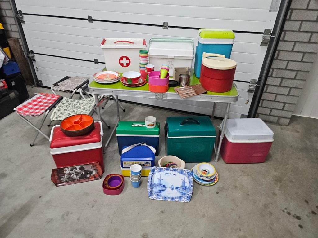 Kampeer spullen picknick set koelbox bestek tafelkleed opber, Caravans en Kamperen, Ophalen of Verzenden