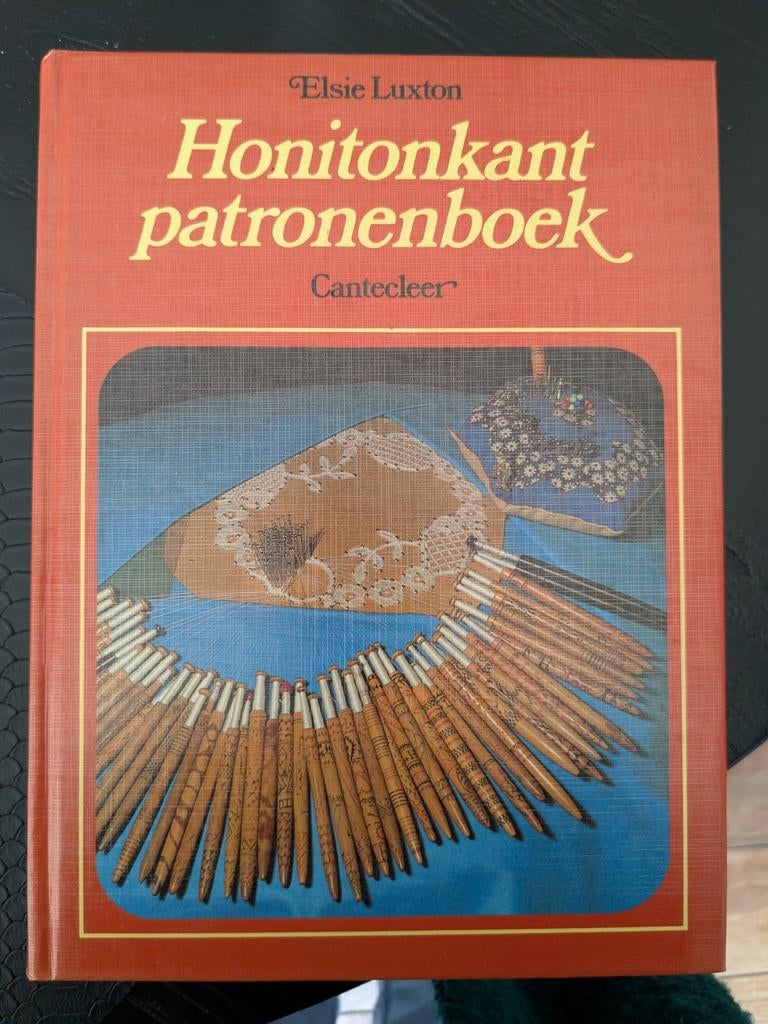 3 verschillende boeken kant klossen Honitonkant, Ophalen of Verzenden, Gebruikt